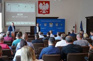 Kilkudziesięciu funkcjonariuszy służb kryminalnych z Dolnego Śląska wzięło udział w szkoleniu z zakresu zwalczania korupcji