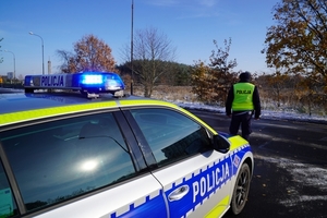 Policjanci dbają o bezpieczeństwo podróżujących również podczas Świąt Bożego Narodzenia