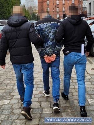 Wrocławscy policjanci zatrzymali seryjnego włamywacza
