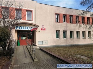 Zdjęcie budynku Komisariatu Policji Wrocław-Leśnica.