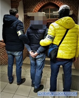Bezpiecznie podczas dzisiejszych zgromadzeń na terenie Wrocławia. Funkcjonariusze odnotowali jeden incydent, a jego sprawca został zatrzymany na gorącym uczynku