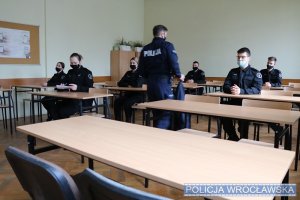Policjanci podczas spotkania w klasie