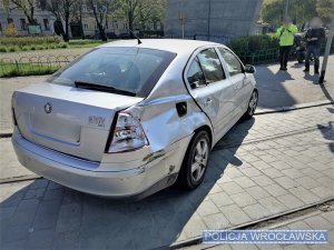 Uszkodzone pojazdy biorące udział w zdarzeniu na Placu Staszica